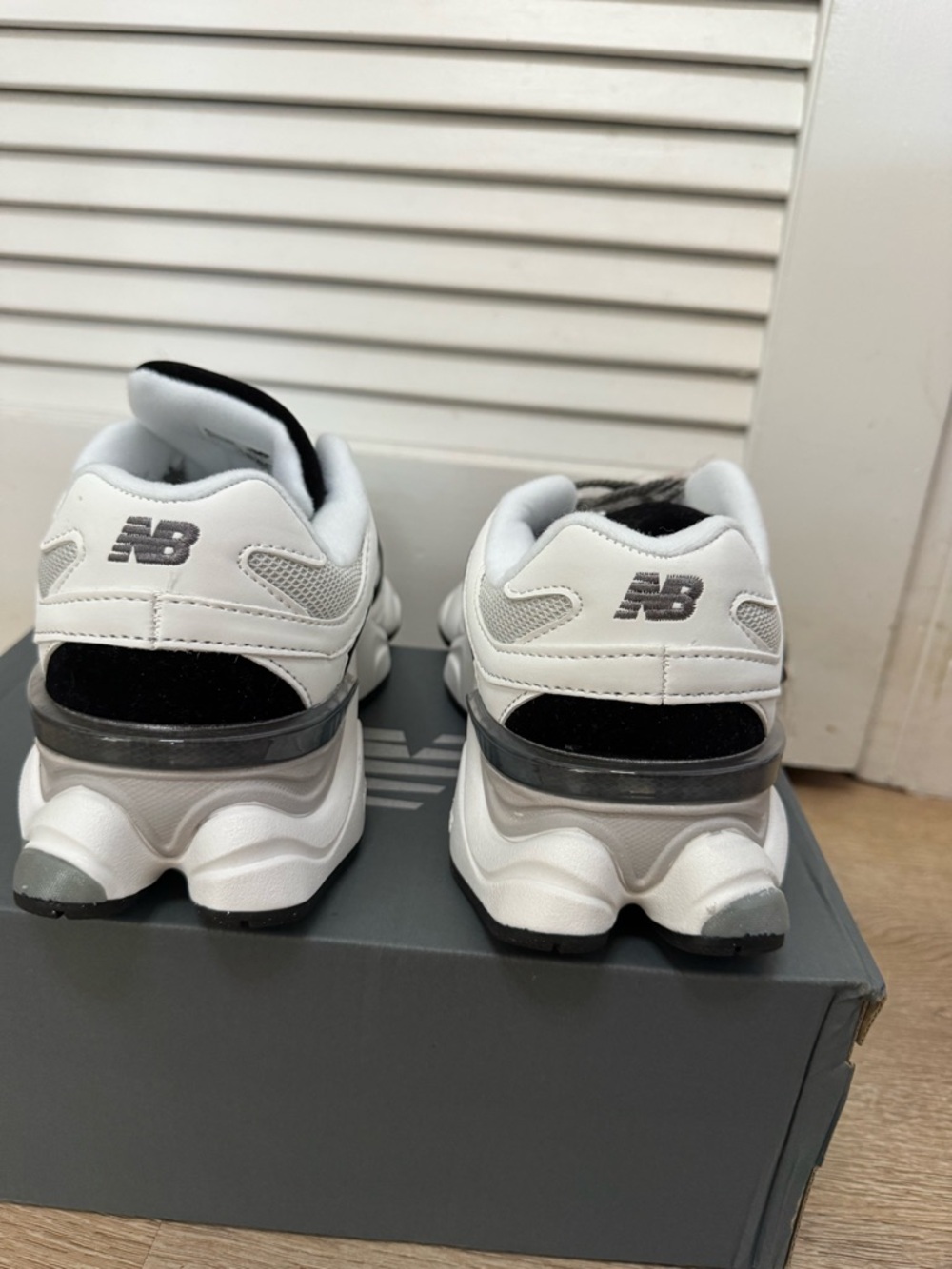 New Balance Gray & White Shoe Box with Size Label - Women’s 9.5/Men’s 8 - Picture 2 of 3